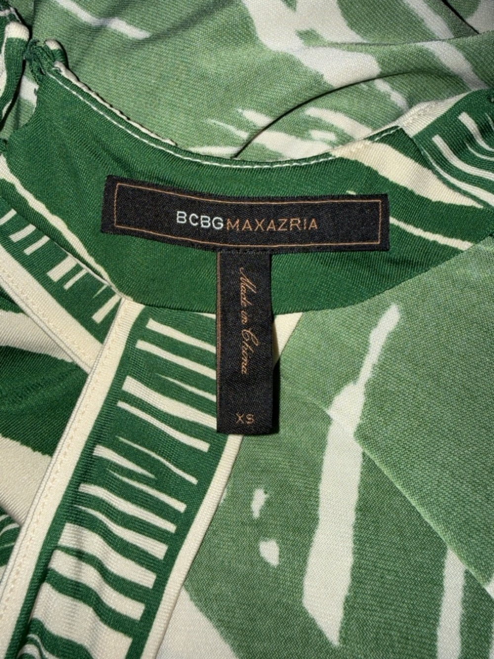 BCBGMaxAzria Green and Cream V-Neck Printed Mini Dress - Picture 2 of 5